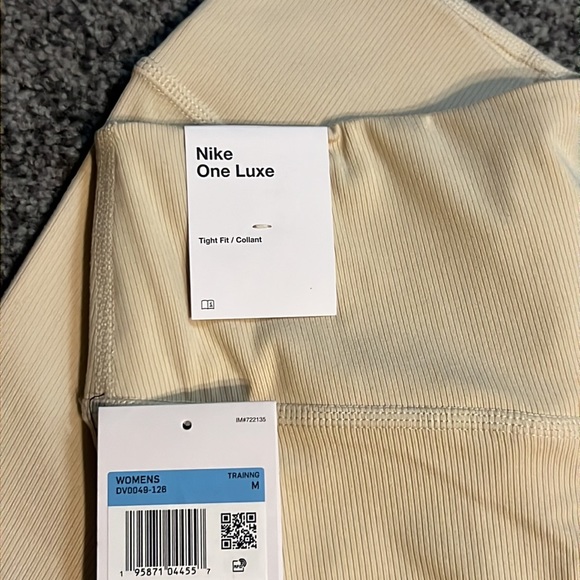 Nike One Luxe Tight Fit Ribbed Training Leggings Size Medium NWT - Picture 6 of 7